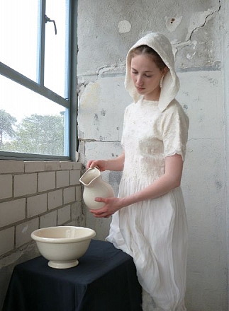 Elsie Le Coq : Over Vilten en het volgen van workshops Vilten witte jurk gevilt met mohairwol op zijde